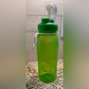 Rubbermaid Green Water Bottle with White Lid